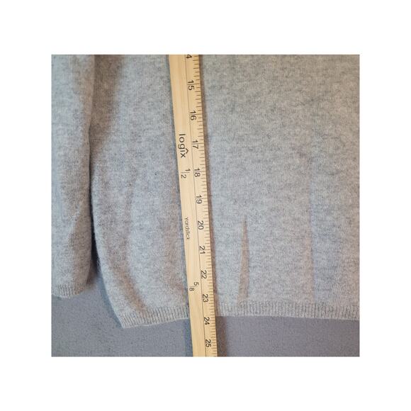 VTG Marshall Field’s Gray Cashmere Beaded Floral Turtleneck Sweater L - Picture 7 of 7